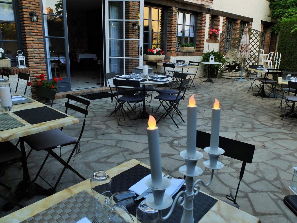 Auberge Du Grand Dauphin Dhuizon Eksteriør billede