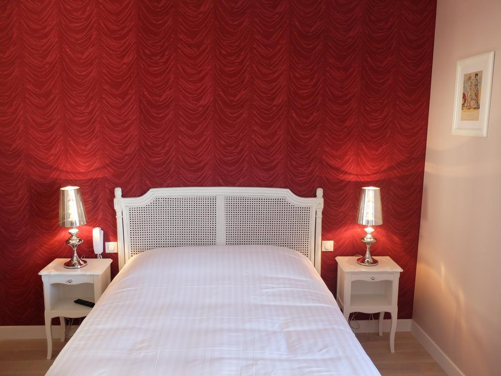 Auberge Du Grand Dauphin Dhuizon Eksteriør billede