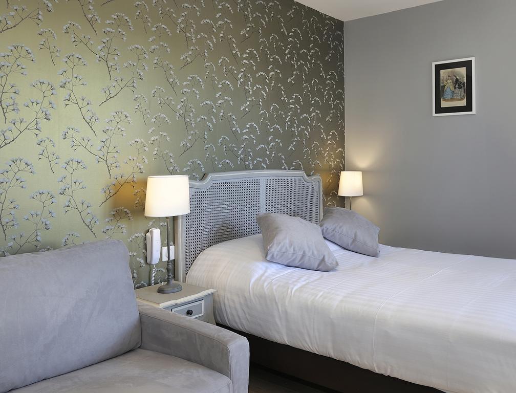 Auberge Du Grand Dauphin Dhuizon Værelse billede