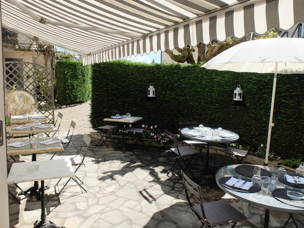 Auberge Du Grand Dauphin Dhuizon Eksteriør billede