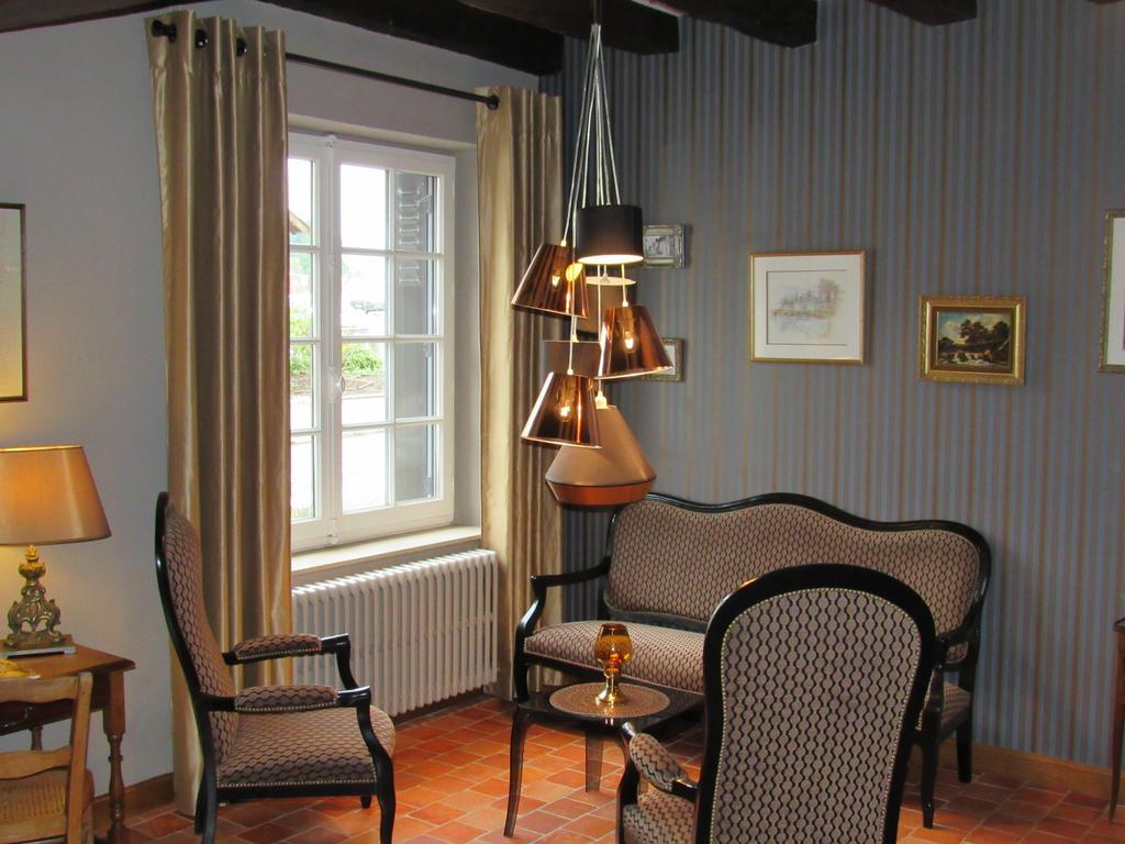 Auberge Du Grand Dauphin Dhuizon Eksteriør billede