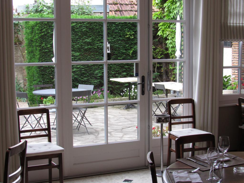 Auberge Du Grand Dauphin Dhuizon Eksteriør billede