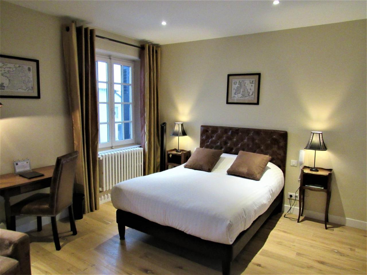 Auberge Du Grand Dauphin Dhuizon Eksteriør billede